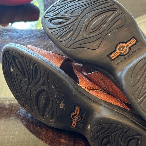 Earth Spirit Brown Leather Sandals - Picture 5 of 6